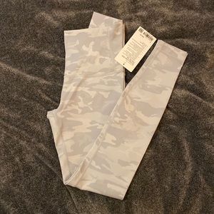 Lululemon wunder 28”